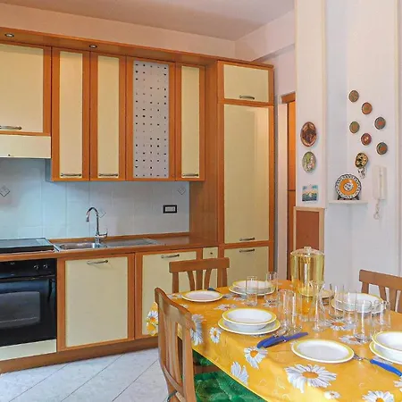 Stunning In W/ 3 Bedrooms *