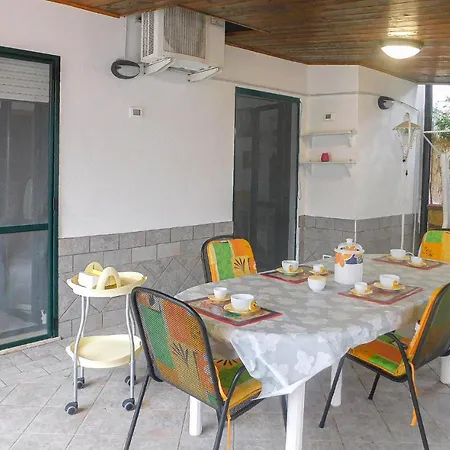 Nyaraló Stunning In W/ 3 Bedrooms