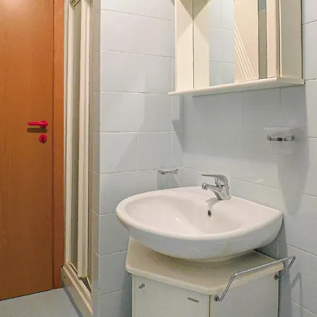 Stunning In W/ 3 Bedrooms Nyaraló Montauro
